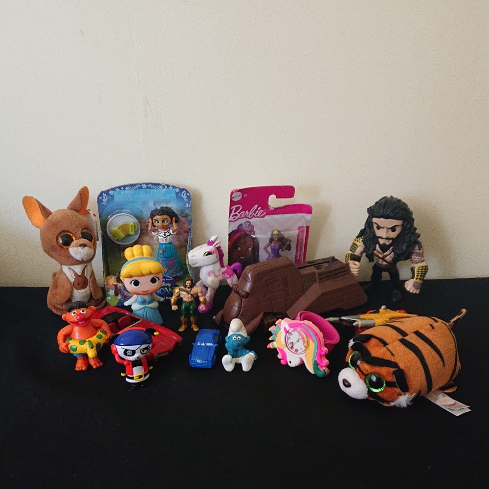 Assorted Kids Plush & Action Figures Toy Lot Bundle - Aquaman, Star Wars, TY